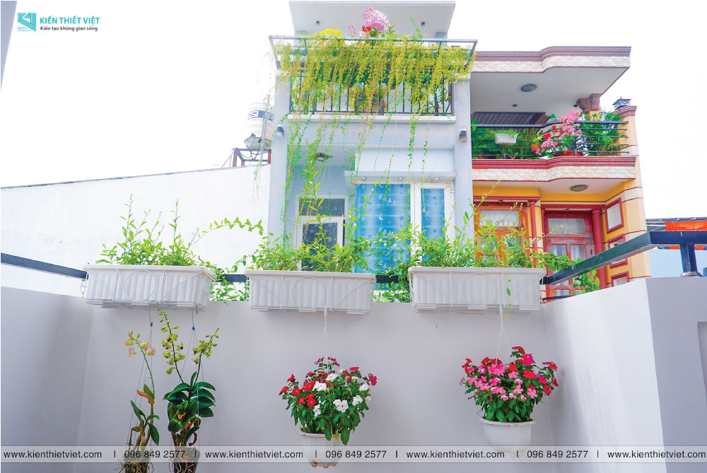 Phối cảnh 3D – [Hình thực tế] – Nhà phố 1 trệt 2 lầu nổi bật với nội thất color block (16)