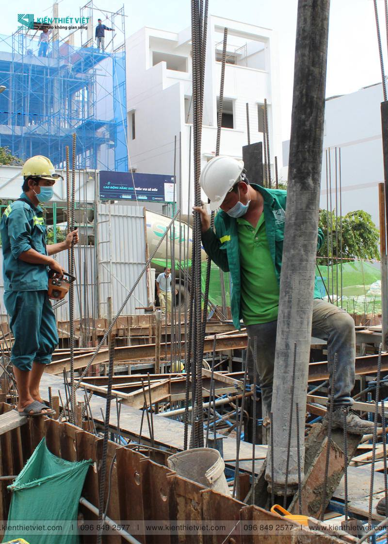 Đổ bê tông móng và đáy tầng hầm (26)
