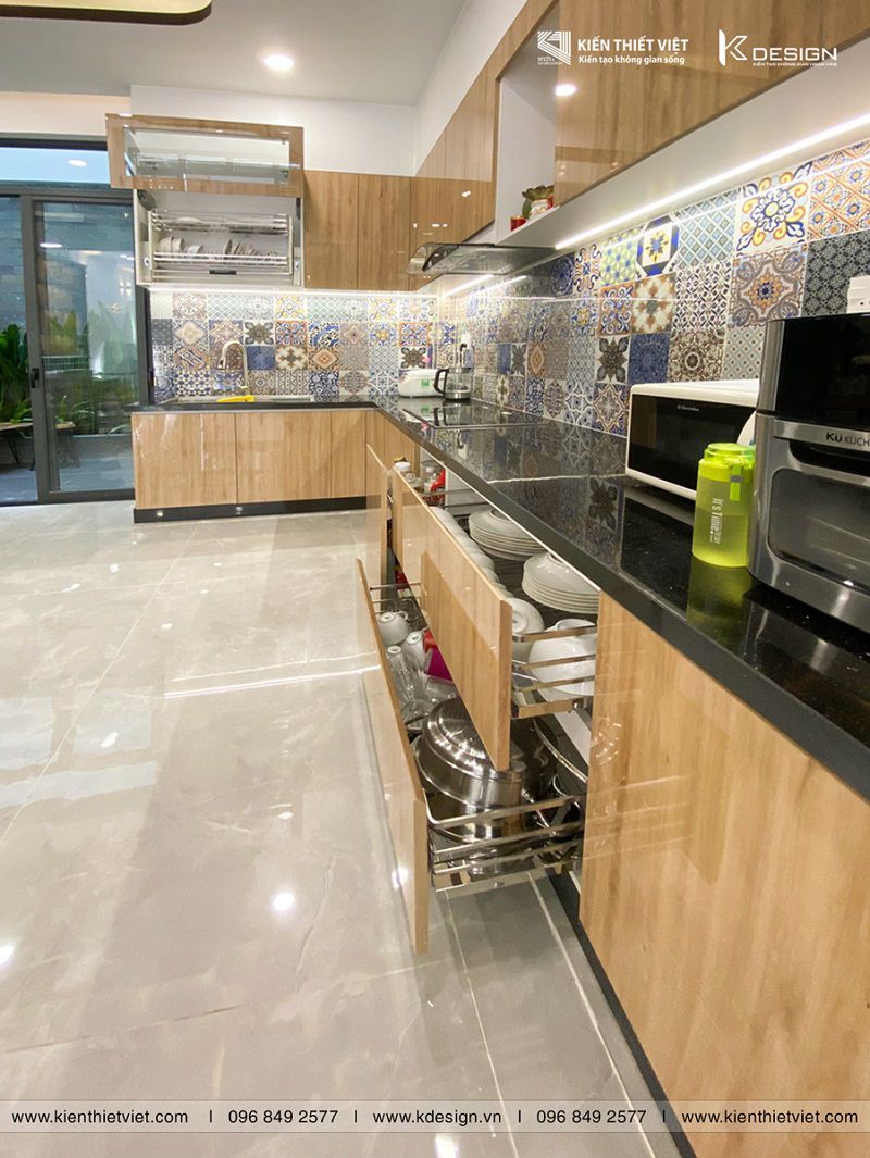 thiết kế phòng bếp nhà anh long (6)