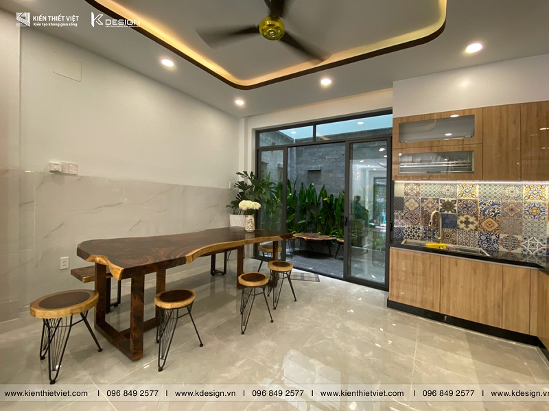 thiết kế phòng bếp nhà anh long (7)