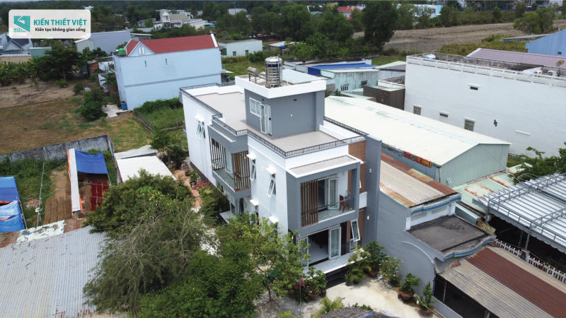Hình mặt tiền và xung quanh nhà (2)