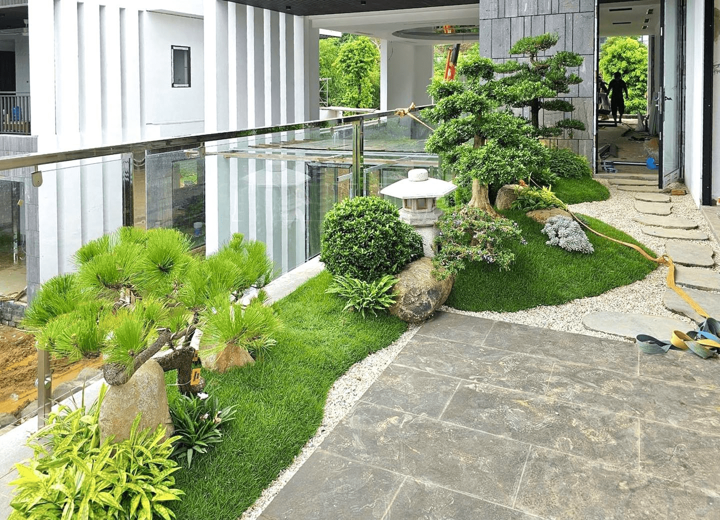 Quy trình chi tiết thi công tiểu cảnh sân thượng đầy đủ từ A-Z 11 lua chon cay trong phu hop la yeu to quan trong trong viec duy tri ve dep lau dai cho tieu canh san thuong