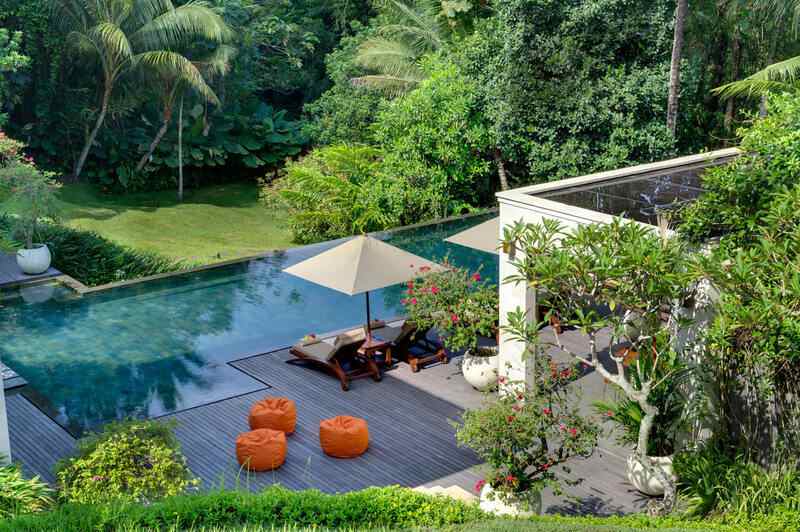 Giới thiệu các mẫu thiết kế nhà lầu có hồ bơi đang thịnh hành nhất hiện nay 9 nha lau co ho boi thiet ke san vuon xanh mat