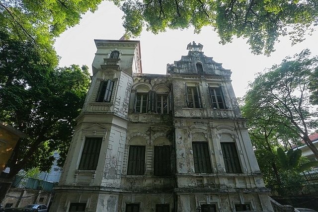 Biệt Thự Pháp Cổ Hà Nội: Nét Đẹp Kiến Trúc Lịch Sử Vượt Thời Gian 4 pho tran hung dao cung la noi co nhieu cong trinh phap co