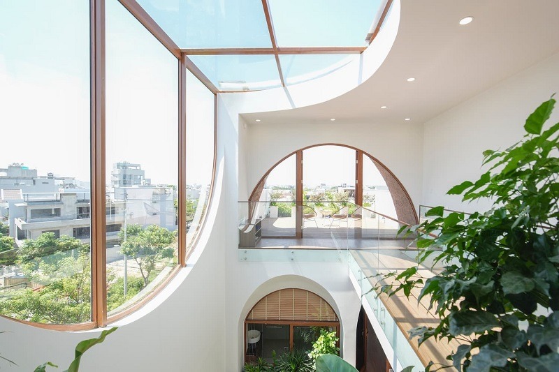 Những mẫu thiết kế nhà tân cổ điển 2 tầng thu hút mọi ánh nhìn 6 su ket hop hoan hao giua nha o 2 tang voi kien truc mai vom an tuong