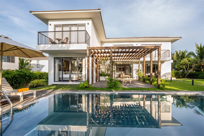 Xu hướng thiết kế nội thất biệt thự nghỉ dưỡng hiện nay 6 tien nghi cao cap va day du khi thiet ke noi that biet thu nghi duong
