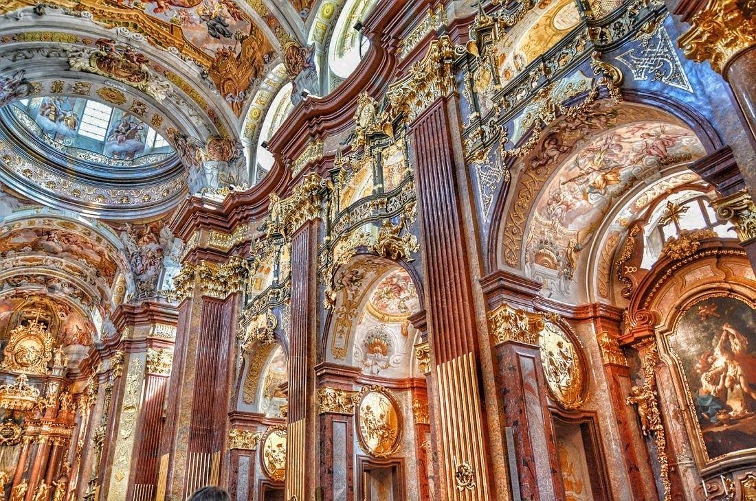 Biệt Thự Kiểu Châu Âu: Phong Cách Sang Trọng Và Tinh Tế 6 Vẻ đẹp của Baroque được tạo nên bởi những chi tiết công phu uốn lượn