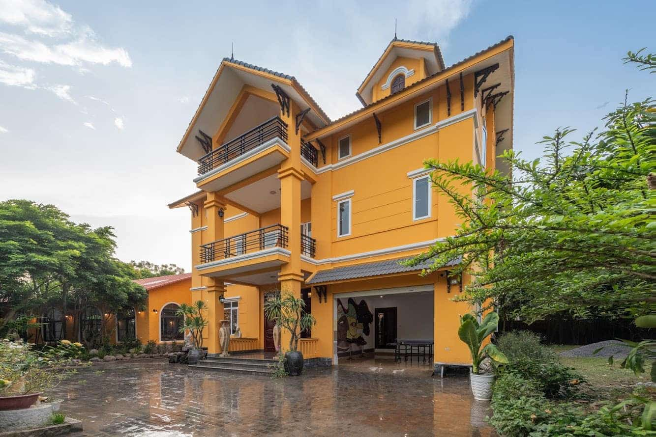 Top các biệt thự Sóc Sơn có không gian xanh tiện nghi hiện đại 5 WeHome Rừng Sưa sở hữu vẻ đẹp cổ điển kết hợp với không gian yên bình
